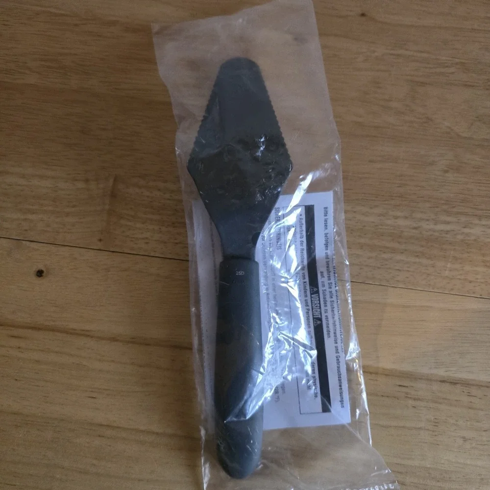 Pampered Chef Serrated Nylon Server‎ 101423 Black Pie Cake Dessert Cutter NEW